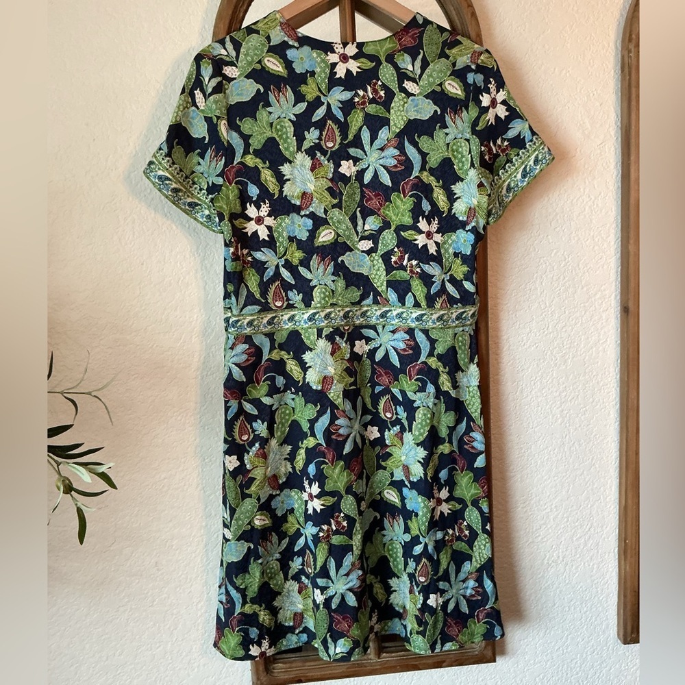 Tory Burch Garden Wisteria Silk Dress Size 6 Fit & Flare, Side Zip, Button Back - Picture 2 of 8